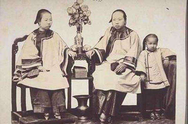 “纤妙说应难，须从掌上看“，古代为何要用裹小脚的方式对待女性