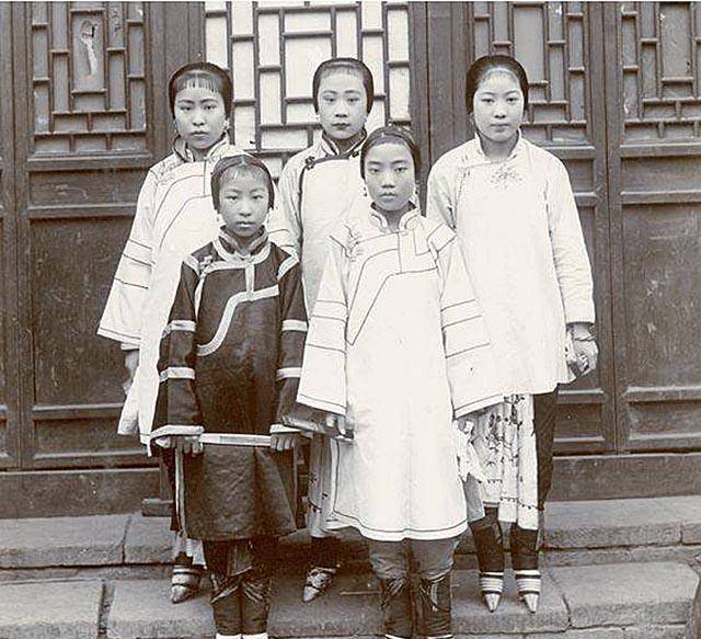 “纤妙说应难，须从掌上看“，古代为何要用裹小脚的方式对待女性