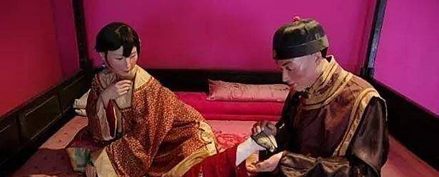 “纤妙说应难，须从掌上看“，古代为何要用裹小脚的方式对待女性