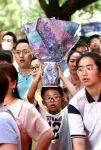 突然！一大批“靓仔”“靓女”涌入深圳街头！有人疯狂应援，有人边笑边哭