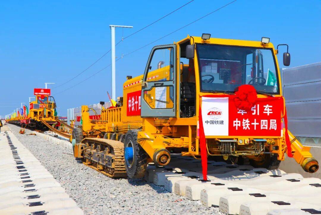 钢轨“上线”！河北两条重点铁路同时开始铺轨施工