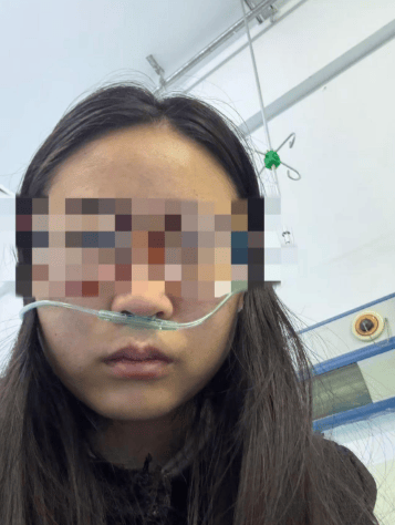 女子自称因工资问题被老板锁办公室里打 警方：双方已到派出所，是否打人还在调查