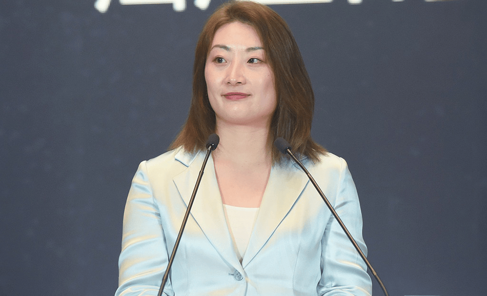 浙江娃哈哈拿回桶装水销售权，宗馥莉请辞这个月娃哈哈经历了什么？